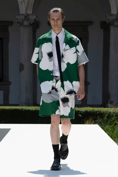 Look 24
